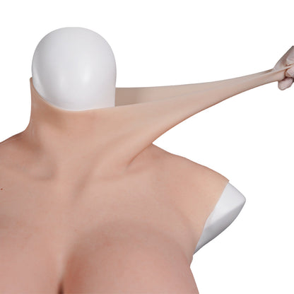 9ème génération avec des seins en silicone floqués qui forment des seins réalistes avec des injections de sang pour les travestis 